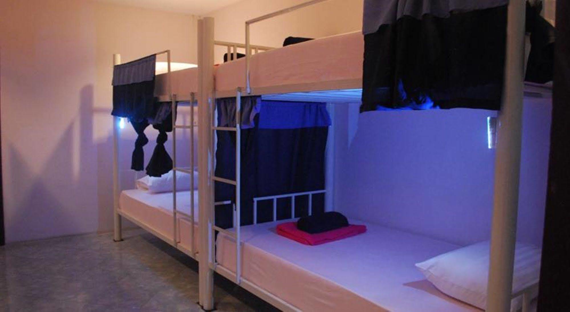 Baan Kai Hostel Baan Khai Eksteriør billede